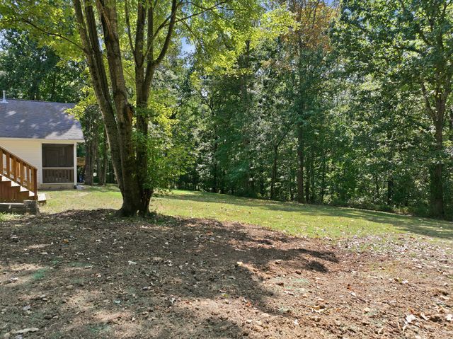 555 Beech Grove Way, Burns, TN 37029