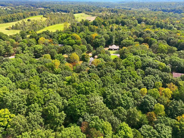 555 Beech Grove Way, Burns, TN 37029