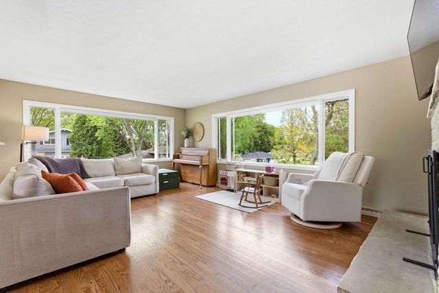 1004 Newhall AVENUE, Waukesha, WI 53186