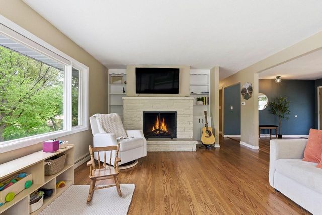 1004 Newhall AVENUE, Waukesha, WI 53186