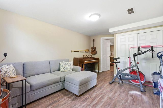 1004 Newhall AVENUE, Waukesha, WI 53186