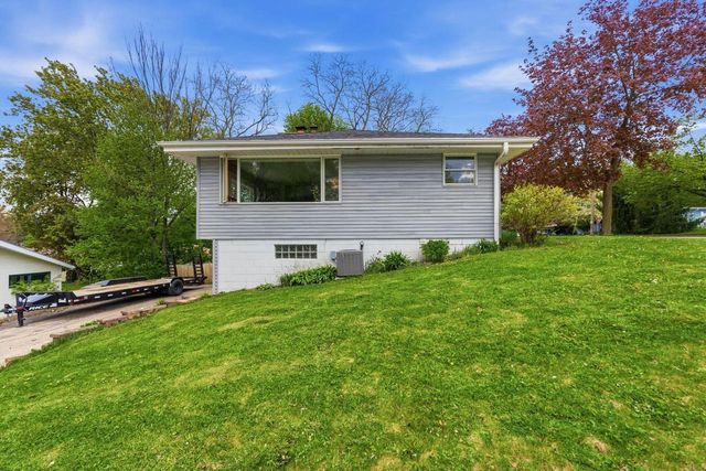 1004 Newhall AVENUE, Waukesha, WI 53186