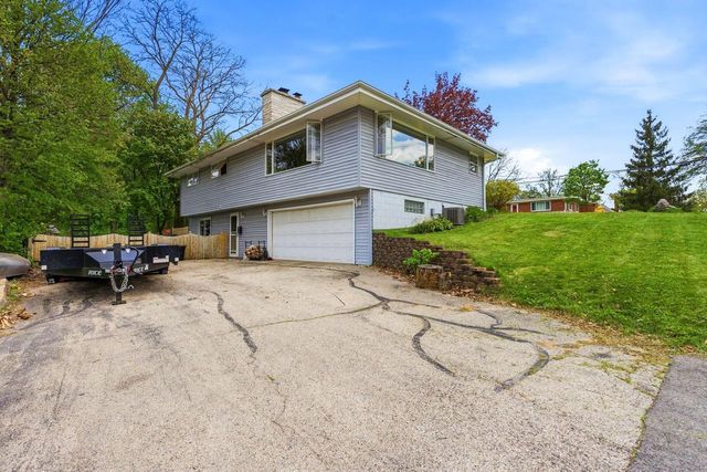 1004 Newhall AVENUE, Waukesha, WI 53186