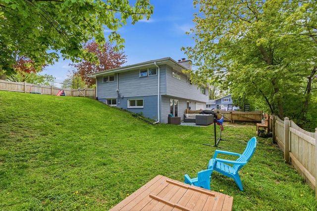 1004 Newhall AVENUE, Waukesha, WI 53186