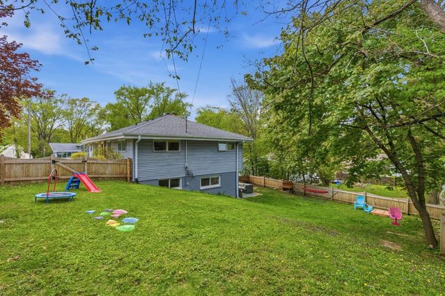 1004 Newhall AVENUE, Waukesha, WI 53186