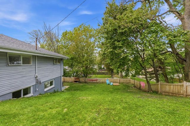 1004 Newhall AVENUE, Waukesha, WI 53186