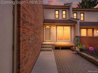 418 Willow Grove Lane, Rochester Hills, MI 48307