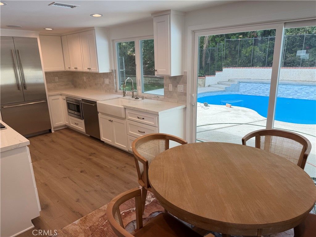 Image 2 of property listing at 29815 knollview dr, Rancho Palos Verdes, CA 90275