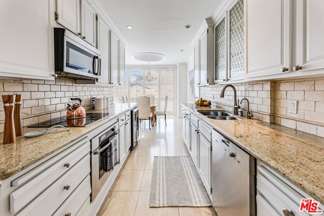 339 N Palm Drive 202, Beverly Hills, CA 90210
