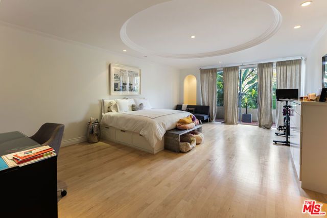 339 N Palm Drive 202, Beverly Hills, CA 90210