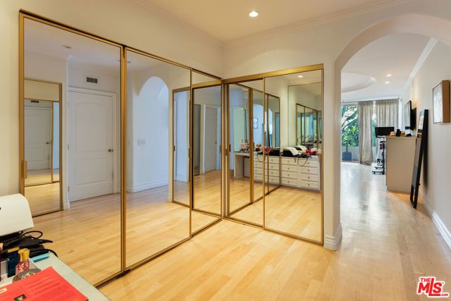 339 N Palm Drive 202, Beverly Hills, CA 90210