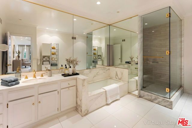 339 N Palm Drive 202, Beverly Hills, CA 90210