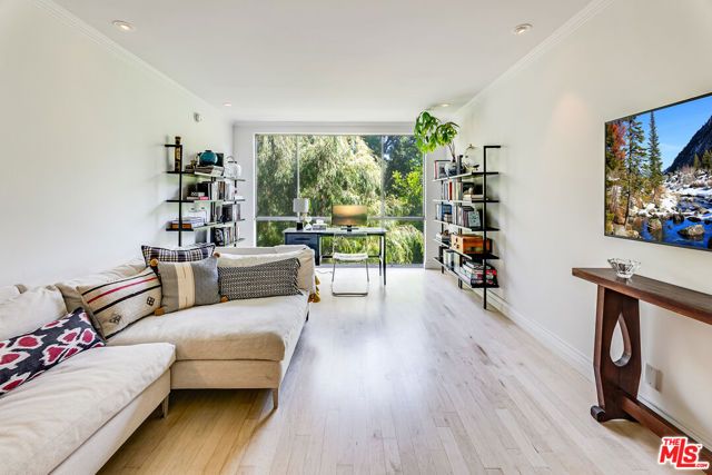 339 N Palm Drive 202, Beverly Hills, CA 90210