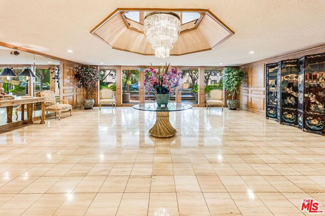339 N Palm Drive 202, Beverly Hills, CA 90210