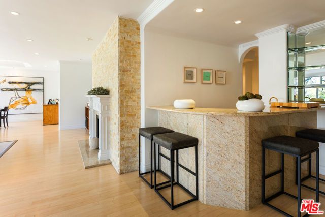 339 N Palm Drive 202, Beverly Hills, CA 90210
