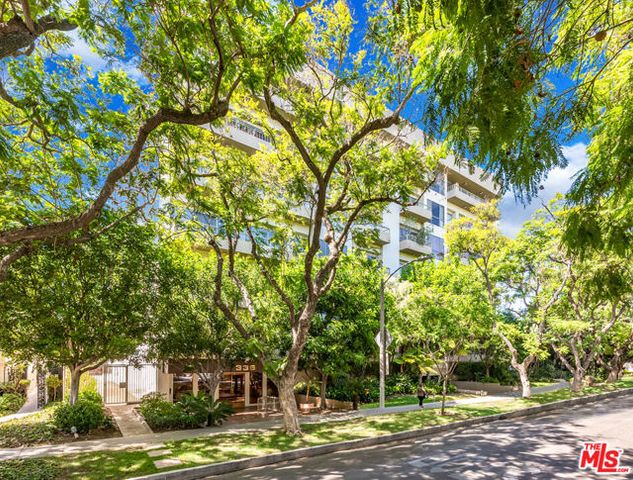 339 N Palm Drive 202, Beverly Hills, CA 90210