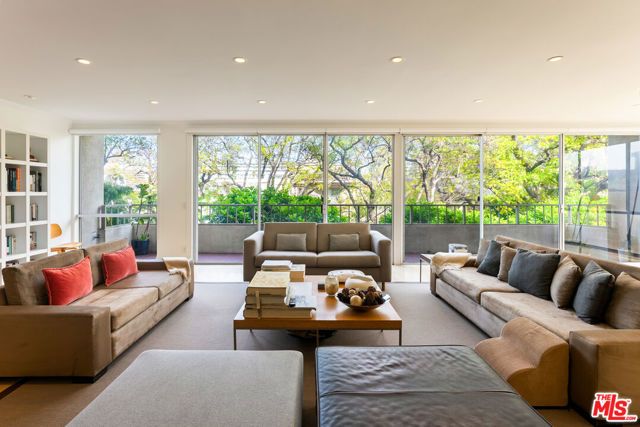 339 N Palm Drive 202, Beverly Hills, CA 90210
