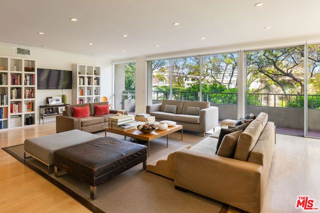 339 N Palm Drive 202, Beverly Hills, CA 90210