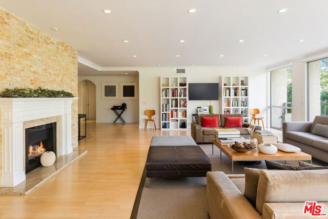 339 N Palm Drive 202, Beverly Hills, CA 90210