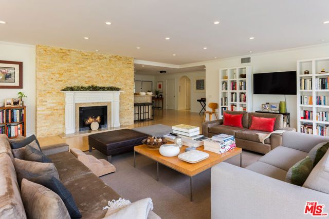 339 N Palm Drive 202, Beverly Hills, CA 90210