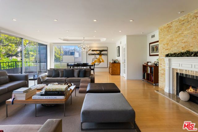 339 N Palm Drive 202, Beverly Hills, CA 90210