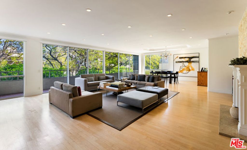 339 N Palm Drive 202, Beverly Hills, CA 90210