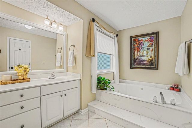 6008 Woodcreek Drive, Woodstock, GA 30188