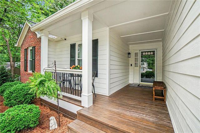 6008 Woodcreek Drive, Woodstock, GA 30188