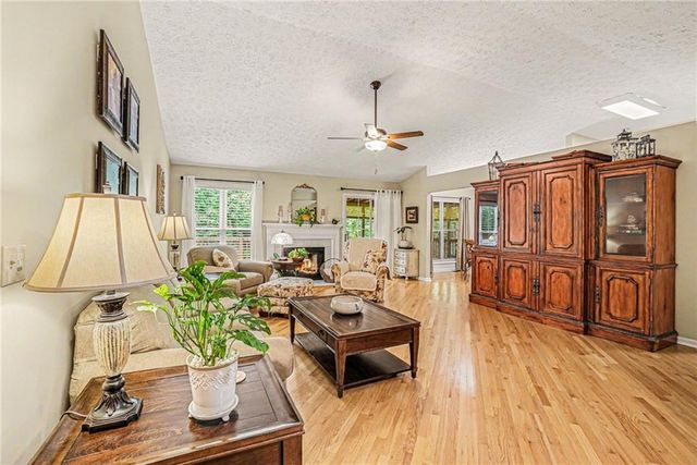 6008 Woodcreek Drive, Woodstock, GA 30188