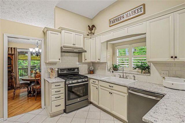 6008 Woodcreek Drive, Woodstock, GA 30188