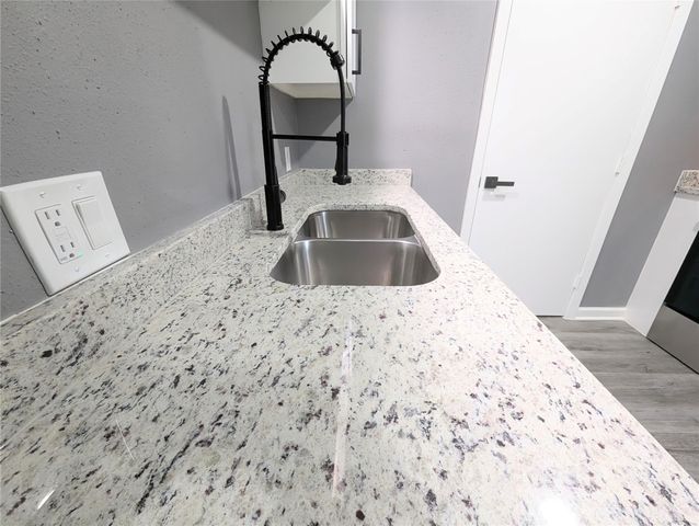 2015 Rosalee Street 1, La Marque, TX 77568
