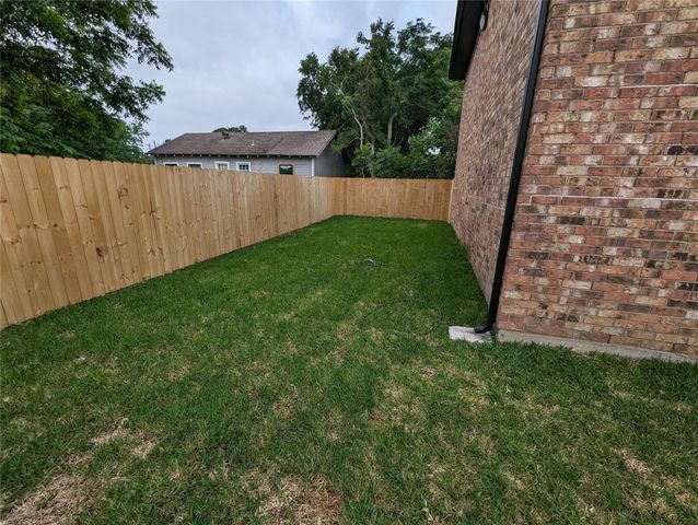 2015 Rosalee Street 1, La Marque, TX 77568