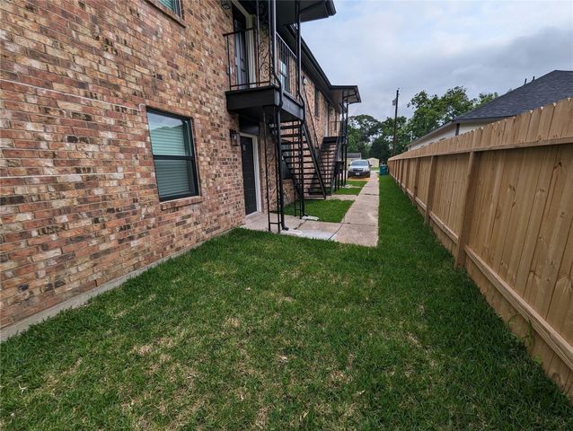 2015 Rosalee Street 1, La Marque, TX 77568