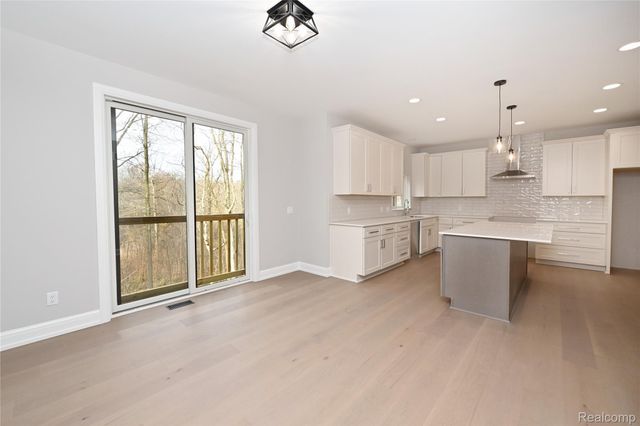 486 Green Hill Lane, Lake Orion Village, MI 48360