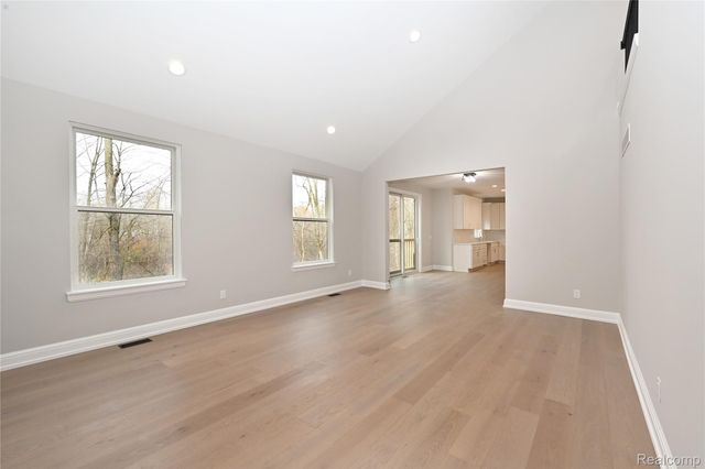 486 Green Hill Lane, Lake Orion Village, MI 48360