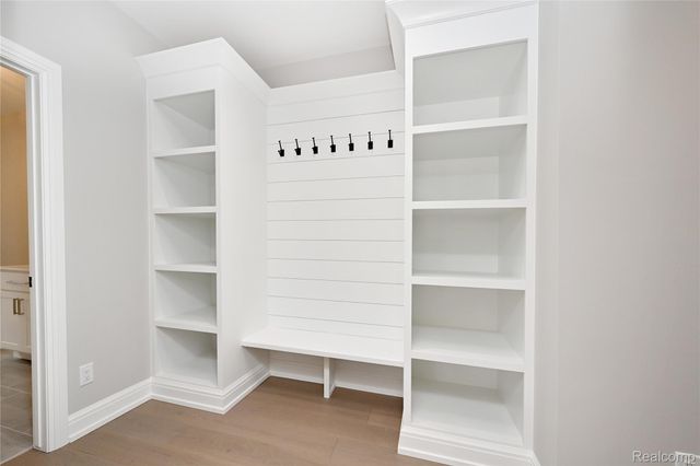 486 Green Hill Lane, Lake Orion Village, MI 48360