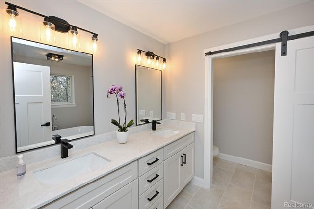 486 Green Hill Lane, Lake Orion Village, MI 48360