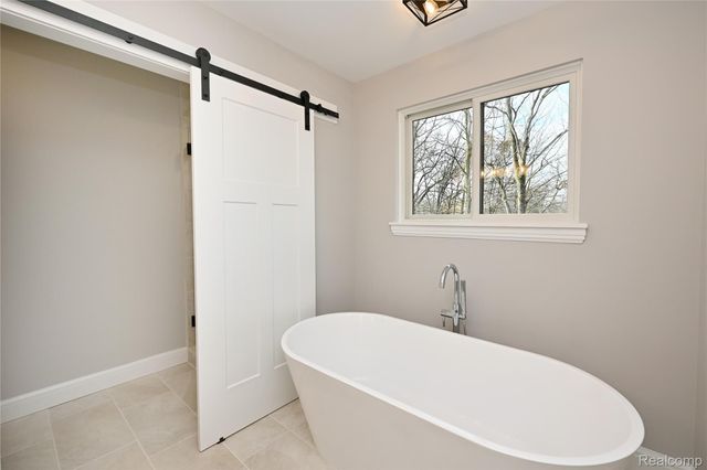 486 Green Hill Lane, Lake Orion Village, MI 48360