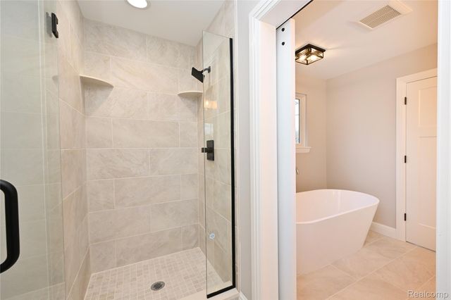 486 Green Hill Lane, Lake Orion Village, MI 48360