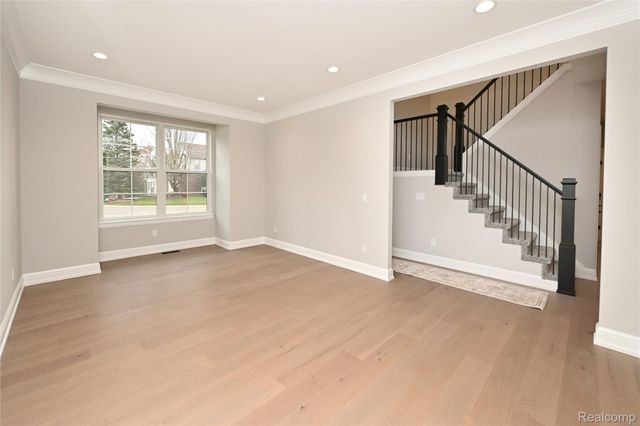 486 Green Hill Lane, Lake Orion Village, MI 48360