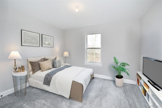 486 Green Hill Lane, Lake Orion Village, MI 48360