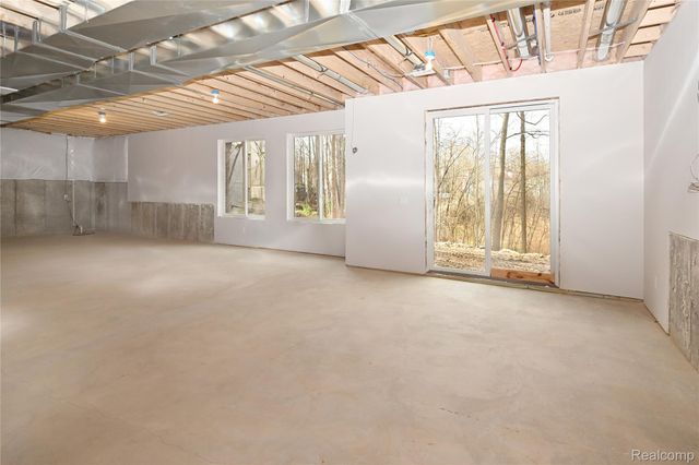 486 Green Hill Lane, Lake Orion Village, MI 48360