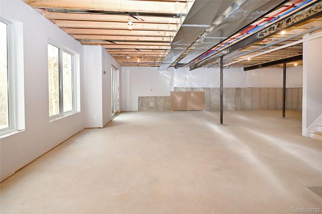 486 Green Hill Lane, Lake Orion Village, MI 48360