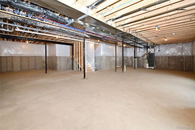 486 Green Hill Lane, Lake Orion Village, MI 48360