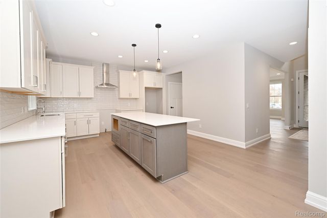 486 Green Hill Lane, Lake Orion Village, MI 48360