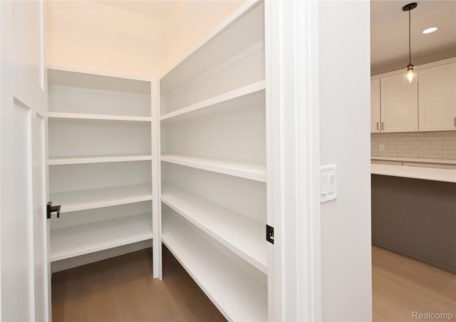 486 Green Hill Lane, Lake Orion Village, MI 48360