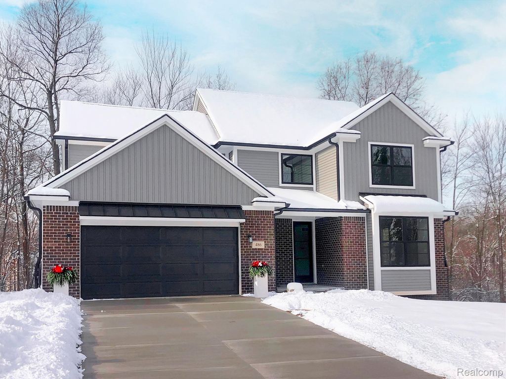 486 Green Hill Lane, Lake Orion Village, MI 48360