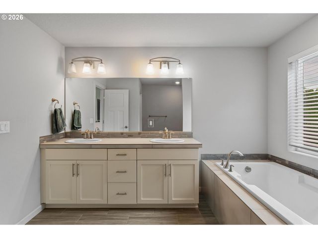 11509 Ne 138TH Ave, Brush Prairie, WA 98606