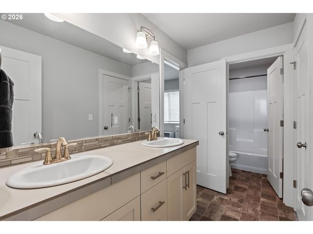 11509 Ne 138TH Ave, Brush Prairie, WA 98606