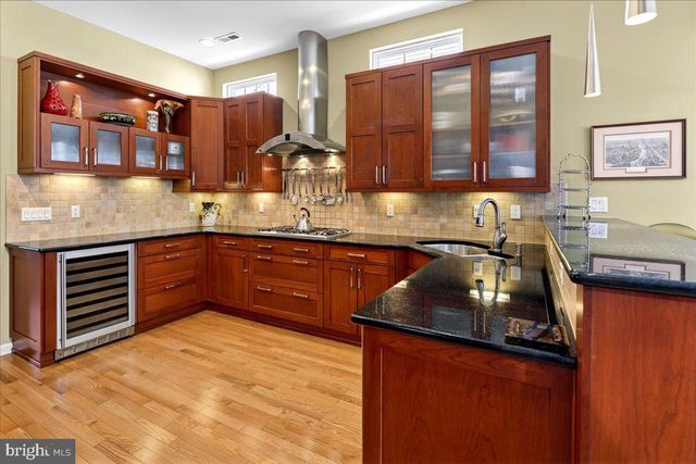 38 EDGEMERE DRIVE, Kendall Park, NJ 08824